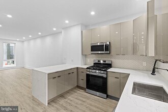 2139 Sears St in Philadelphia, PA - Building Photo - Building Photo