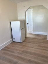 121 Washington Ave, Unit Efficiency Apartment in Mineola, NY - Foto de edificio - Building Photo