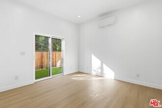 2837 Redondo Blvd in Los Angeles, CA - Foto de edificio - Building Photo