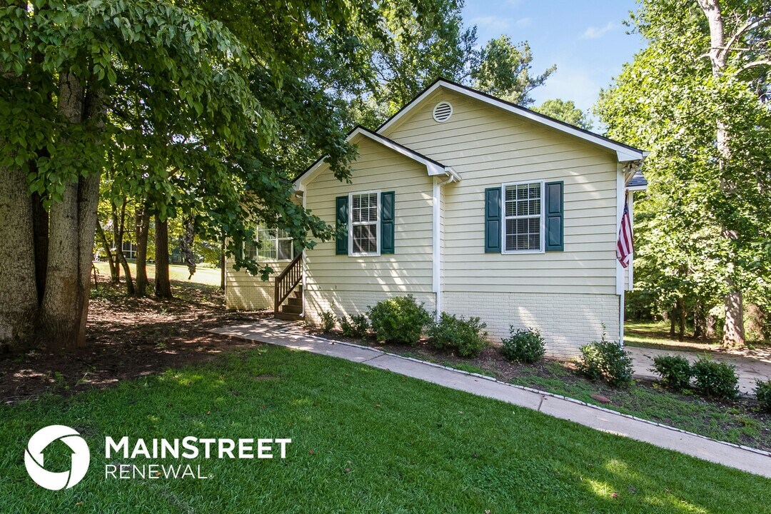 40 Richmond Pl in Newnan, GA - Foto de edificio