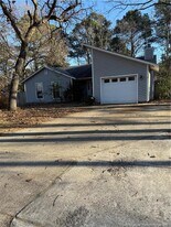 7099 Calamar Dr in Fayetteville, NC - Building Photo