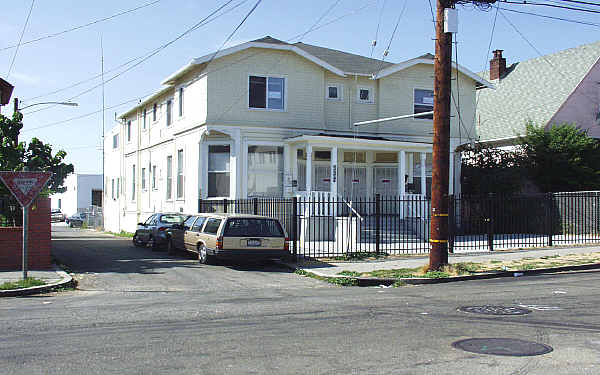 2235--2241 E 15th St in Oakland, CA - Building Photo - Building Photo