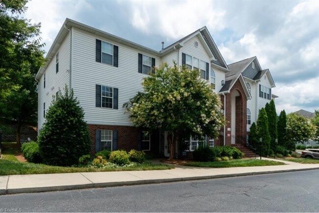 4320 Cedarcroft Ct, Unit 1A in Greensboro, NC - Building Photo - Building Photo
