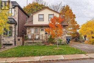 42 Bexhill Ave in Toronto, ON - Building Photo