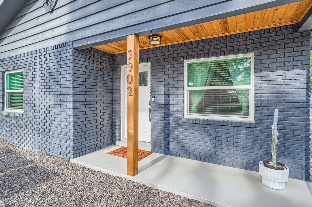 5902 S Switzer Ave in Tampa, FL - Building Photo
