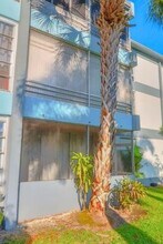 8351 Sands Point Blvd in Tamarac, FL - Building Photo - Building Photo