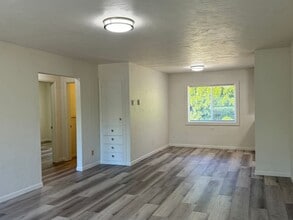 2545 31st St in Springfield, OR - Building Photo - Building Photo