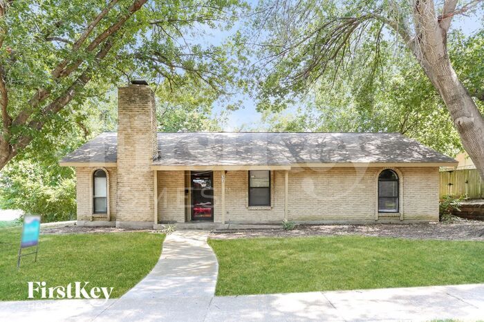 302 Wildbriar Dr in Garland, TX - Building Photo