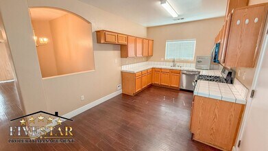 1733 Pyxis St in Bakersfield, CA - Building Photo - Building Photo