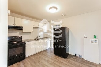 606 Fleetwood Cir in Spartanburg, SC - Foto de edificio - Building Photo