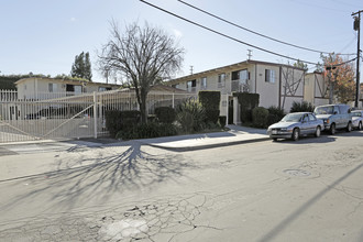 52nd Street Apartments in Long Beach, CA - Building Photo - Building Photo