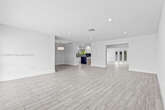 9021 NW 7th Ct in Pembroke Pines, FL - Building Photo - Building Photo