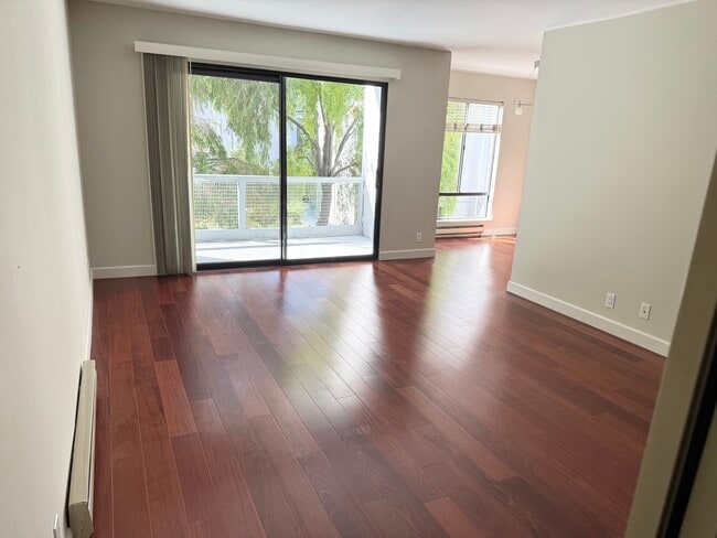 4 Admiral Dr, Unit B332 in Emeryville, CA - Building Photo - Building Photo