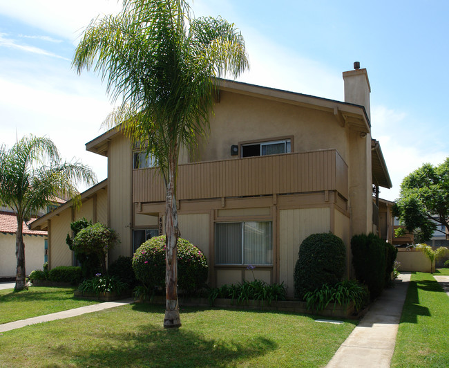 4922 Charlene Cir in Huntington Beach, CA - Building Photo - Building Photo