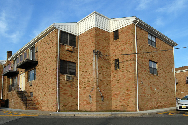 Lodi Circle Apartments in Lodi, NJ - Foto de edificio - Building Photo