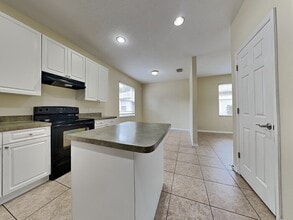 5921 Cape Loop in Land O Lakes, FL - Building Photo - Building Photo