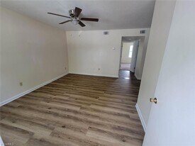 3985 NC-268 in Pilot Mountain, NC - Building Photo