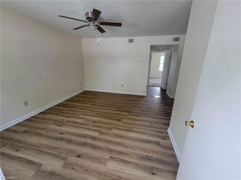 3985 NC-268 in Pilot Mountain, NC - Building Photo