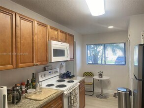 413 Palm Cir E in Pembroke Pines, FL - Building Photo - Building Photo