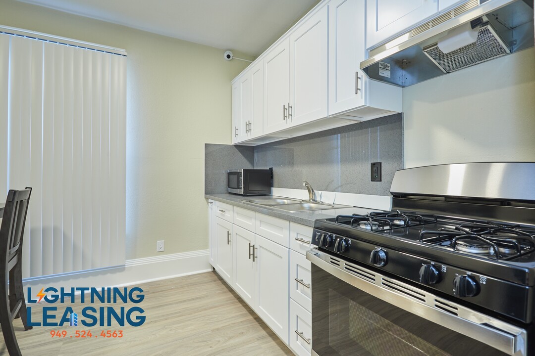 1820 1/2 W 11th St in Los Angeles, CA - Building Photo