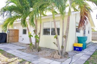 615 NE 7th Ave, Unit 5 in Boynton Beach, FL - Foto de edificio - Building Photo