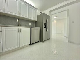 400 Kings Point Dr, Unit 929 in Sunny Isles Beach, FL - Building Photo
