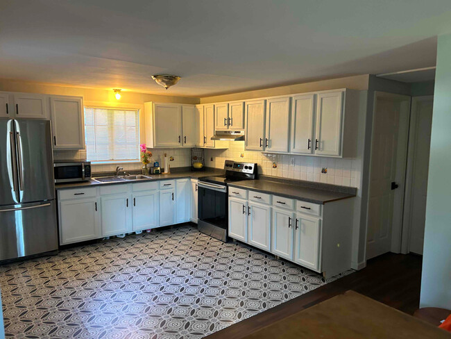 121 Bennett Ave in Milford, PA - Building Photo - Building Photo