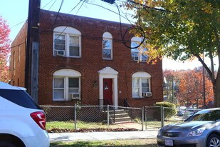 2832 Buena Vista Ter SE in Washington, DC - Building Photo