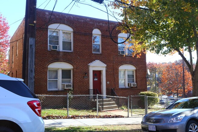 2832 Buena Vista Ter SE