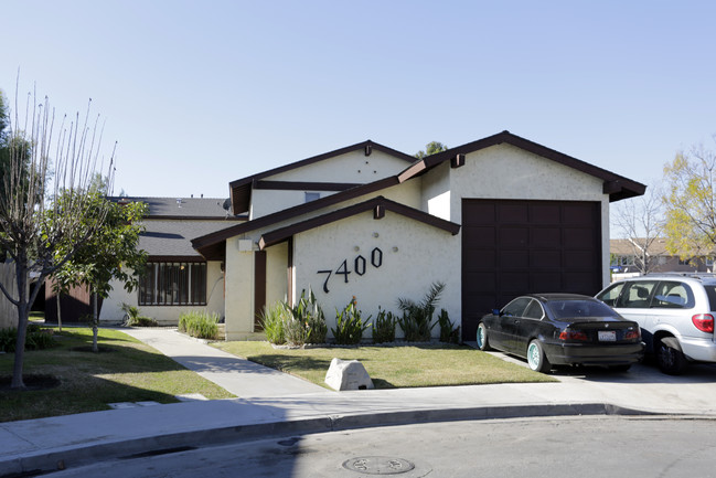 7400 Carie Ln in Stanton, CA - Foto de edificio - Building Photo