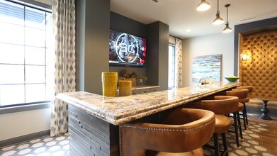 Sycamore House in Columbus, OH - Foto de edificio - Interior Photo