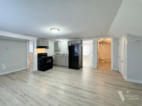 1132 W Division St-Unit -B in Springfield, MO - Building Photo - Building Photo