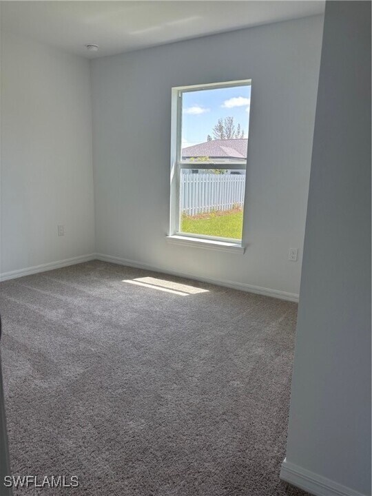1113 NW 21st Ave in Cape Coral, FL - Building Photo