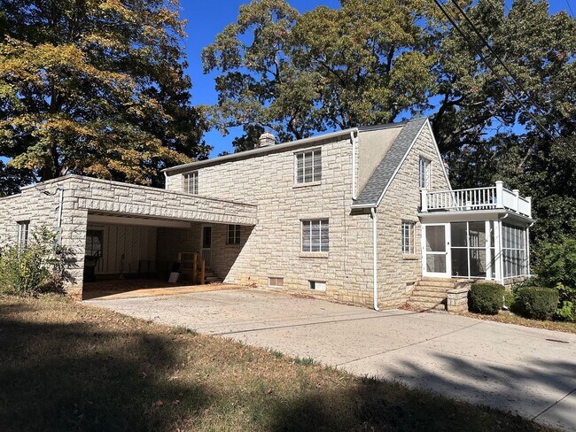 504 Parkview Dr in Burlington, NC - Foto de edificio - Building Photo