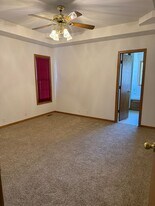 2110 John St in Papillion, NE - Building Photo