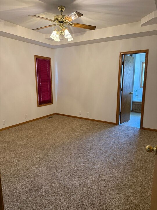 2110 John St in Papillion, NE - Building Photo