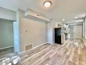 2424 W Iowa St in Chicago, IL - Building Photo - Building Photo