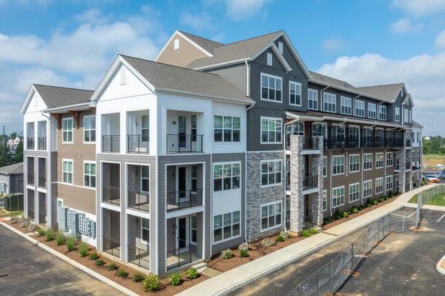 The Pointe at Overlook in Lancaster, PA - Foto de edificio - Building Photo