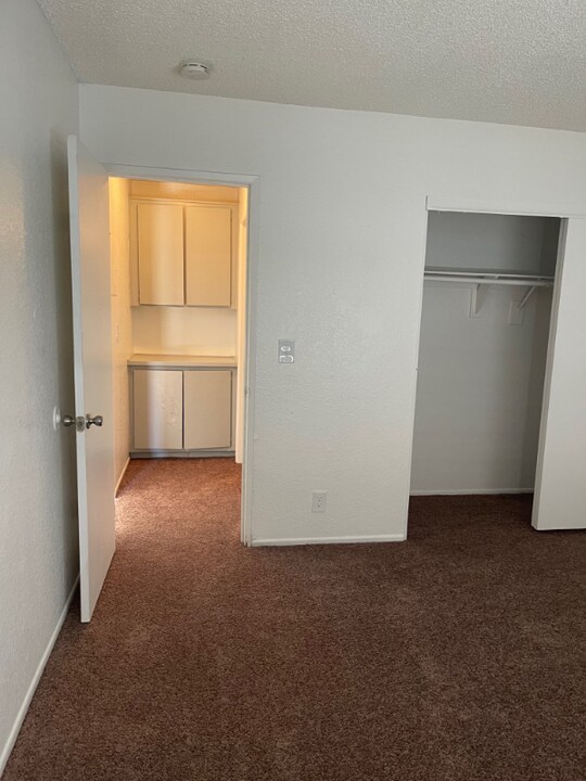 18335 Montezuma St in Adelanto, CA - Building Photo