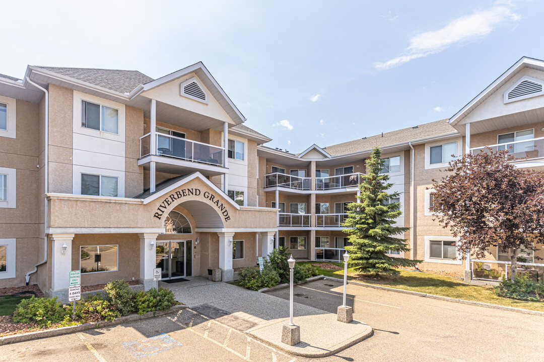 Riverbend Grande in Edmonton, AB - Building Photo