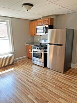 35 Burchstead Pl, Unit 2 in Lynn, MA - Building Photo