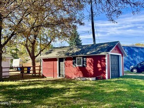 423 5th Ave NW in Jamestown, ND - Building Photo - Building Photo