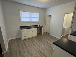Completely renovated 2BR/1BA single family home minutes from Downtown Indy! in Indianapolis, IN - Building Photo - Building Photo