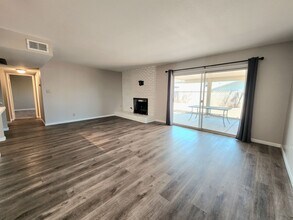 4476 E El Como Way in Las Vegas, NV - Building Photo - Building Photo