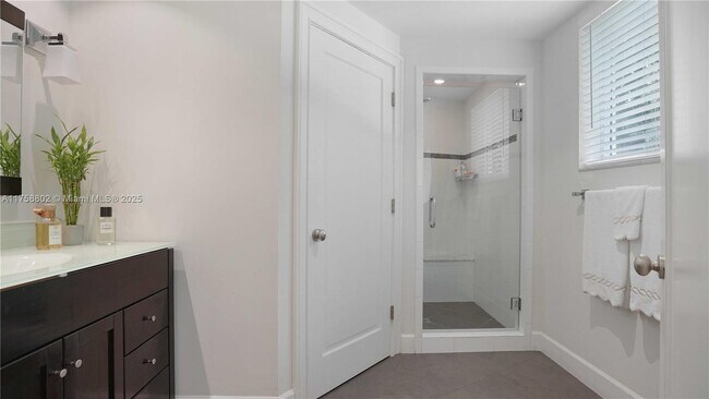 8650 Old Cutler Rd in Coral Gables, FL - Building Photo - Building Photo