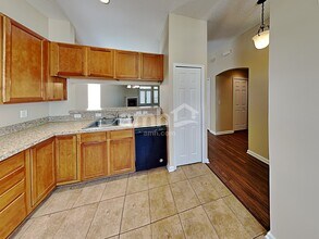 10902 Campus Heights Ln in Jacksonville, FL - Foto de edificio - Building Photo