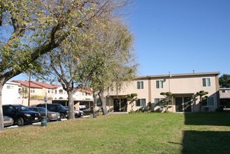 Victoria Townhouse in Anaheim, CA - Building Photo - Building Photo