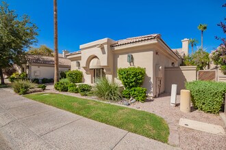 10126 E Cochise Dr in Scottsdale, AZ - Foto de edificio - Building Photo