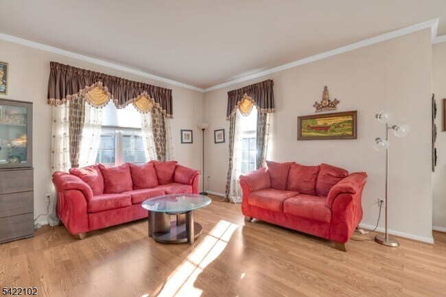 49 Gordon Cir in Parsippany Troy Hills, NJ - Building Photo - Building Photo