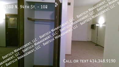 4332 N 94th St-Unit -102 in Wauwatosa, WI - Building Photo - Building Photo